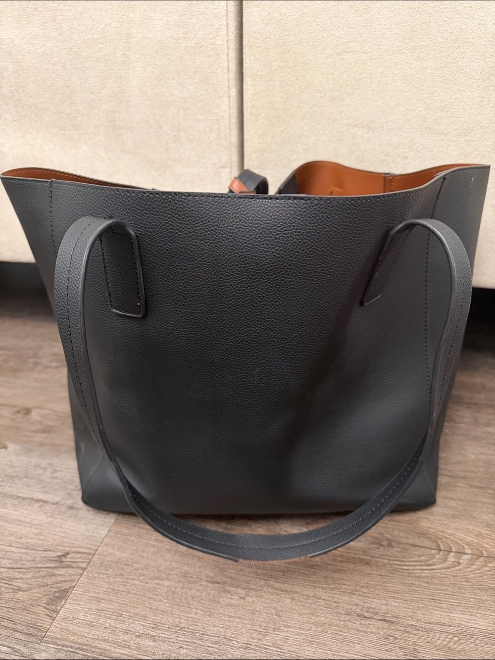 Tommy Bahama Black Large Tote Bag with Cognac Interior - Picture 6 of 8